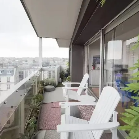 Comforts By The Eiffel Tower Paris